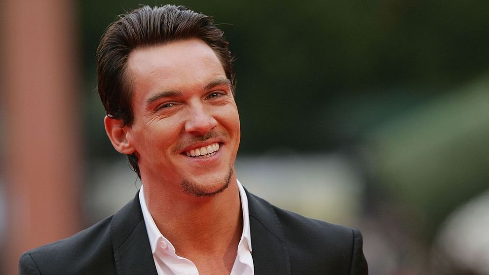 Cum arată în prezent simpaticul actor Jonathan Rhys Meyers, considerat un sex-simbol în anii 90