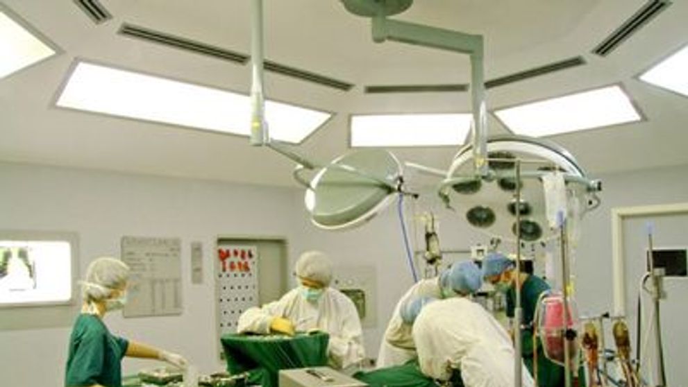 Decizia extrema care le-a salvat de cancer. Cum au evitat 3 surori destinul mamei lor, care a murit la 32 de ani: