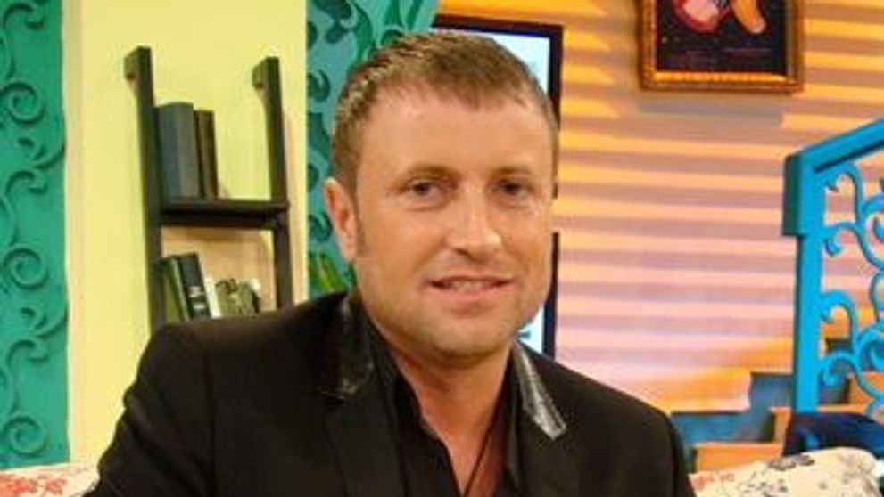 Provocat de Carmen Harra, Catalin Botezatu a marturisit in premiera
ca are un fiu biologic