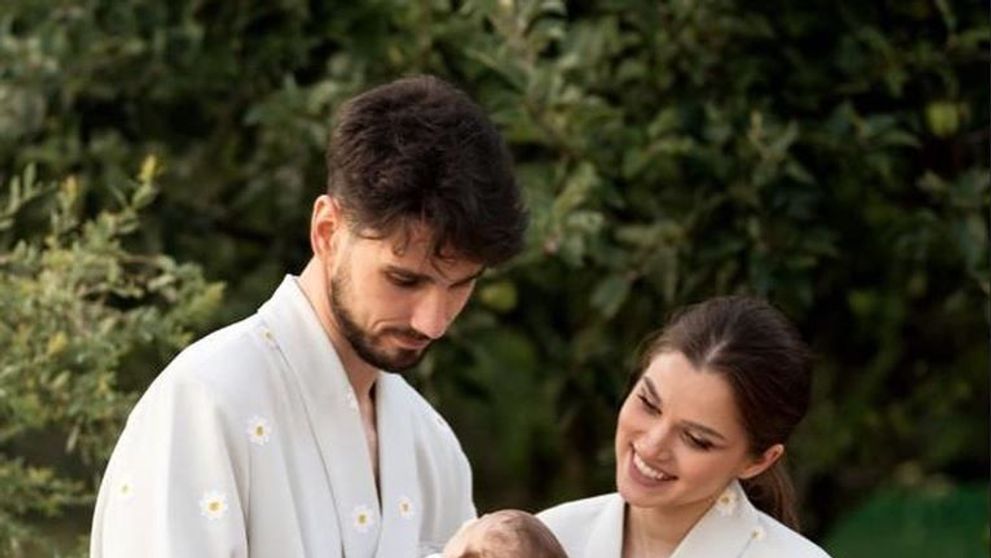 Theo Rose, panicată de o anumită etapă prin care trece bebelușul ei 