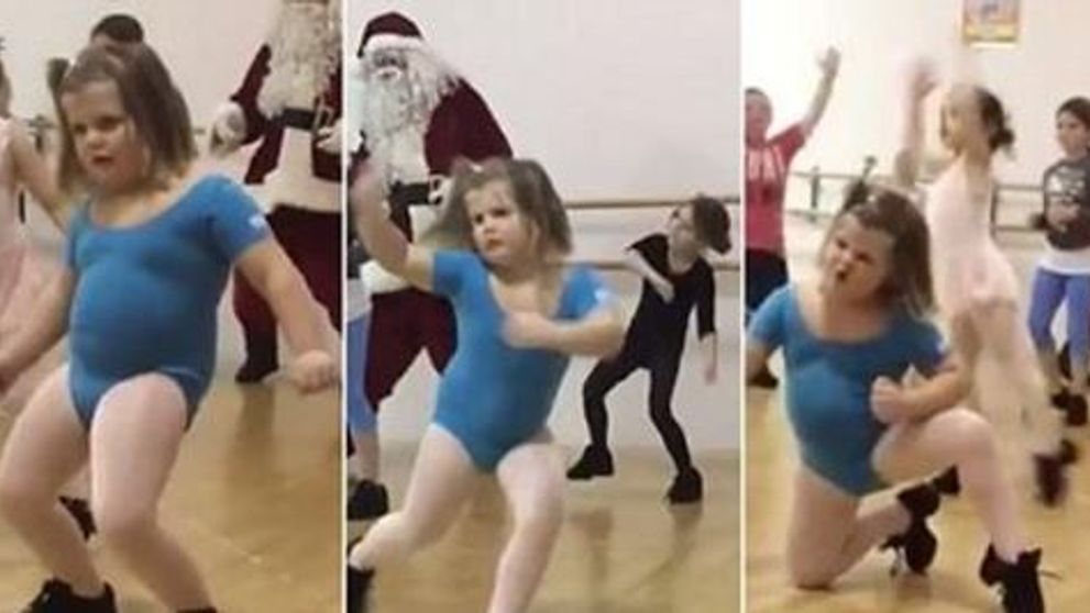 O fetita si un Mos Craciun au facut spectacol pe ringul de dans. Miscarile lor de twerk au ajuns viral pe internet