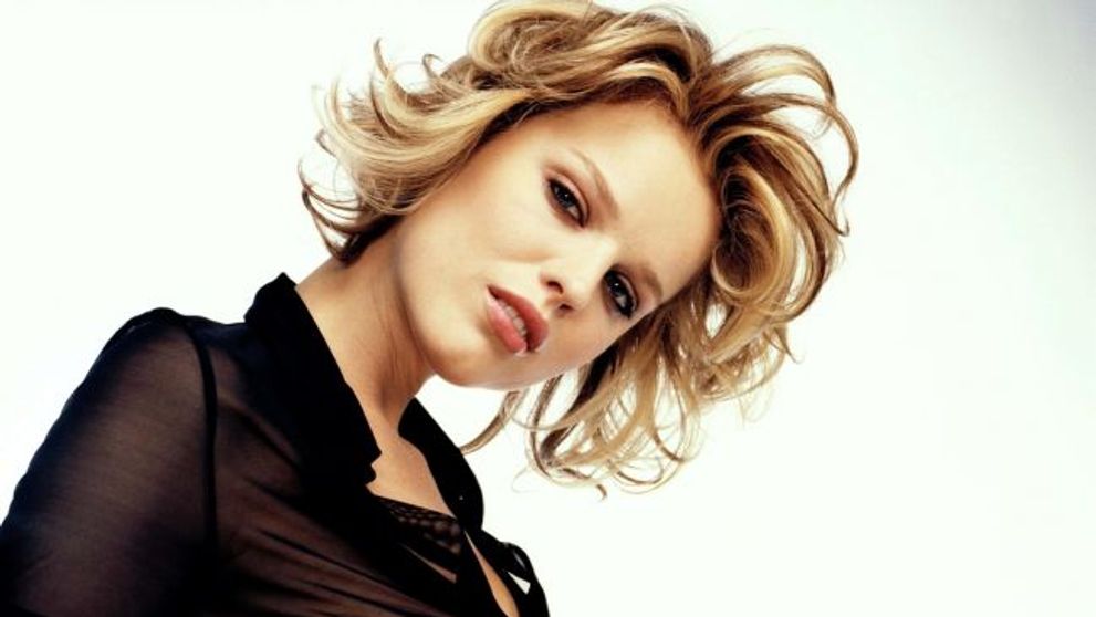 Eva Herzigova, mai mult decat sexy la 40 de ani. Cum arata fara sutien, la piscina