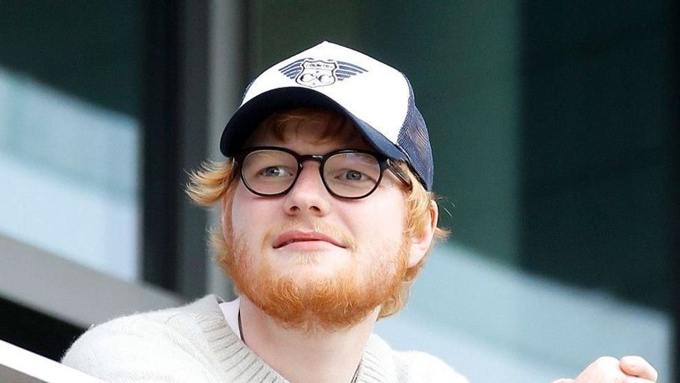 Ed Sheeran își construiește în curtea casei un loc pentru ”nunți și botezuri”