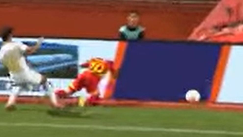 Un fotbalist care a jucat la FCU Craiova riscă să rămână paralizat! Momentul în care s-a accidentat grav pe teren, în timpul unui meci VIDEO