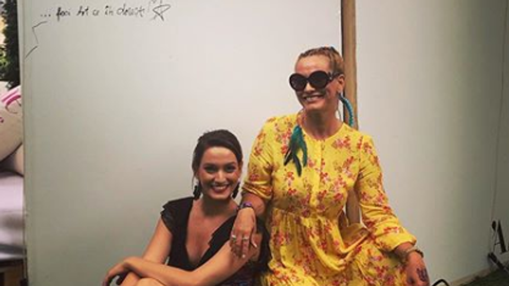 Andreea Esca împlinește 47 de ani. Cum arăta vedeta în adolescență, când era șatenă cu părul lung