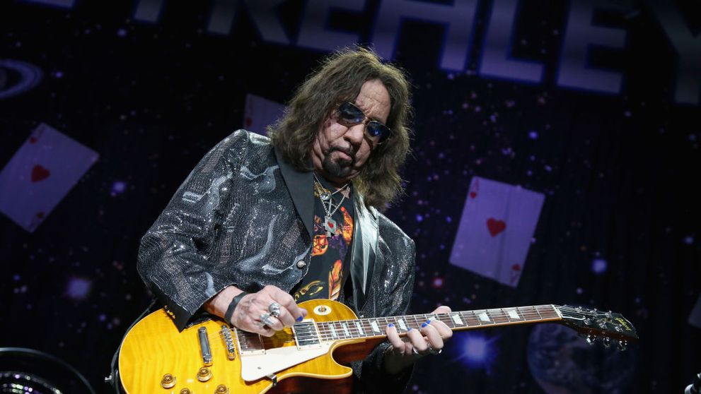 A murit Ace Frehley, din legendara trupă KISS. Chitaristul a căzut și s-a lovit la cap cu câteva zile înainte să intre în comă