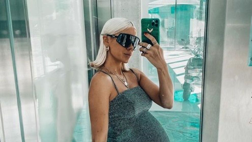 Alina Ceușan, în costum de baie înainte să nască! Iată cum s-a lăsat fotografiată