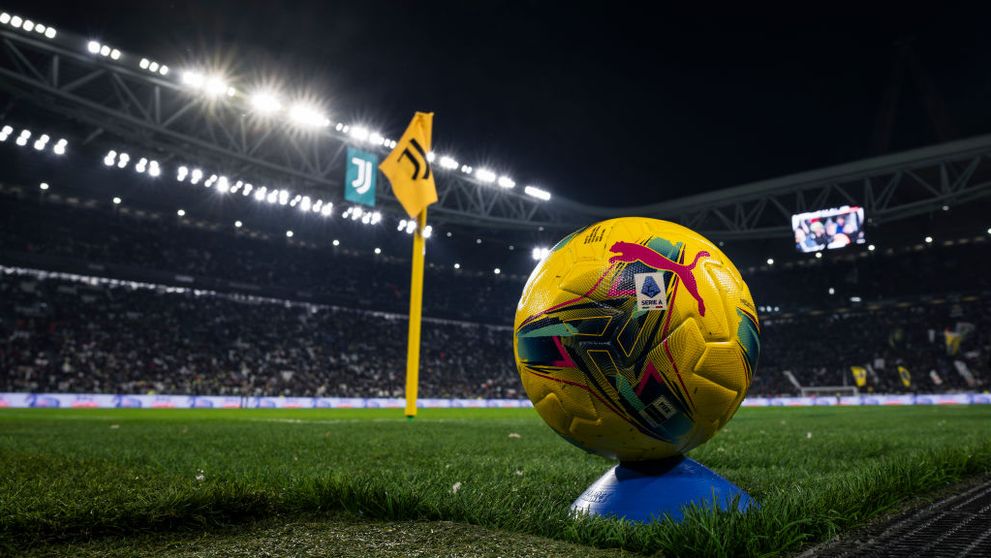Un fotbalist în vârstă de doar 27 de ani a murit după ce a participat la o petrecere. Oamenii legii iau în calcul posibilitatea ca prietenii acestuia să fi fost complici