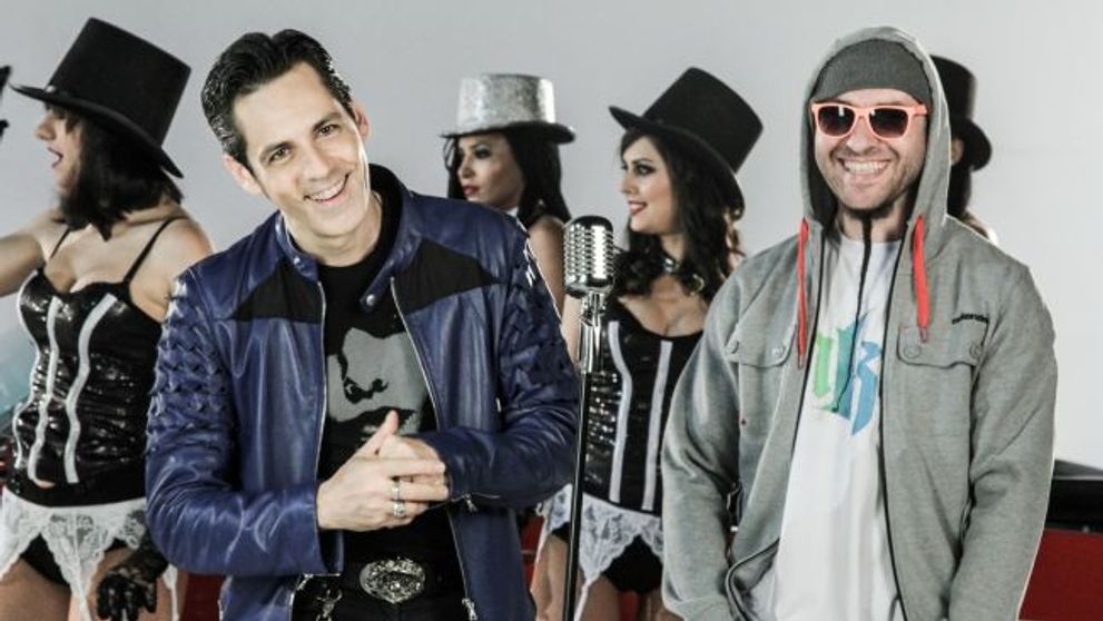 Stefan Banica si-a lansat noul clip, in care apare si fiul sau de 11 ani. Vezi cat de mult seamana pustiul cu tatal lui: VIDEO