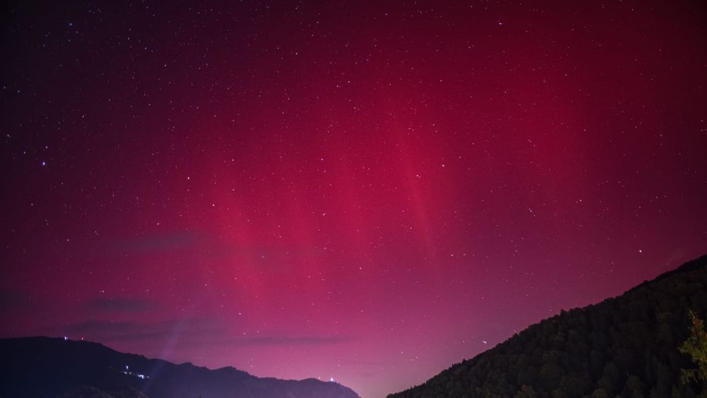Aurorele boreale sau Luminile Nordului apar tot mai des în România. Cum se explică FOTO