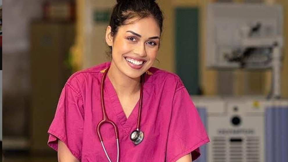 Renunță la coroana de miss ca să ajute în epidemia de coronavirus. Miss Anglia, medic de profesie, revine printre pacienți