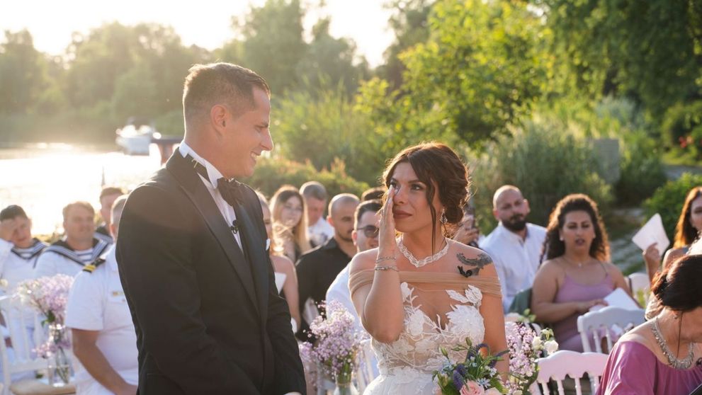 Ce a făcut Andreea de la Căsătoriți pe nevăzute cu rochia ei de mireasă. Imaginile i-au surprins pe admiratori