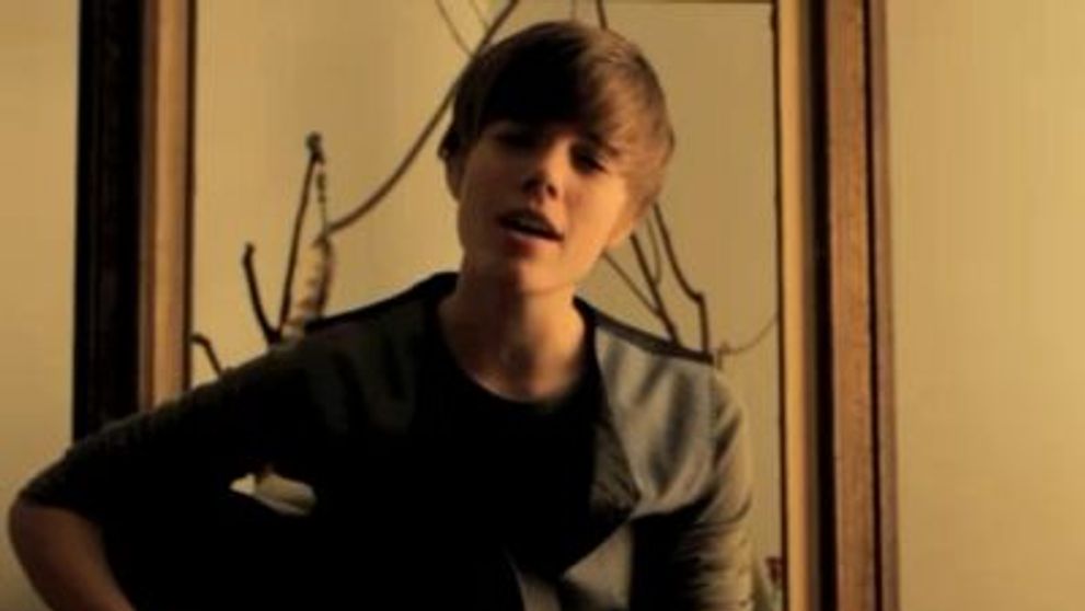 Seamana PERFECT cu Justin Bieber si canta ca Eminem! VIDEO