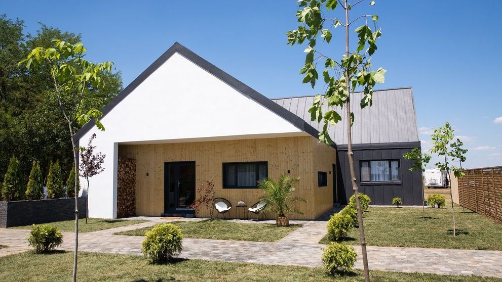 FOTO Noua casă a familiei Lefter e un cămin primitor. Cum arăta înainte