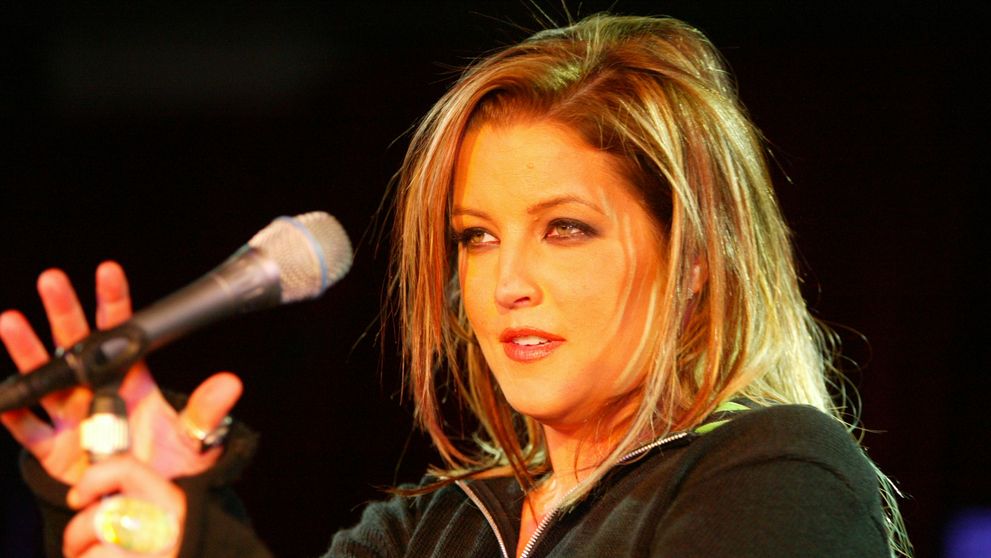 Noi detalii șocante ies la iveală. Lisa Marie Presley, abuzată ani la rând de iubitul mamei sale: 