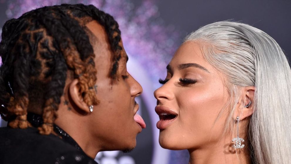 Parcă turnau un film XXX. Cine sunt artiștii care s-au dat în stambă la premiile American Music Awards