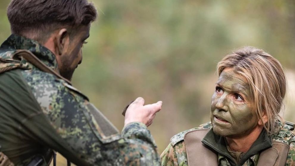 Regina Olandei a apărut în uniformă militară și cu fața vopsită ca un soldat. Gestul său sparge tiparele legate de monarhie