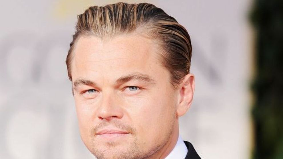 Deja si-a uitat iubita. Cum a fost fotografiat Leonardo DiCaprio la plaja, alaturi de un grup de tinere petrecarete