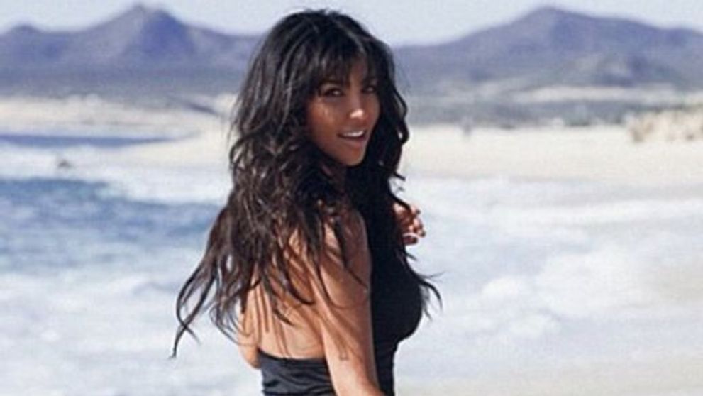 Posteriorul este cea mai importanta calitate fizica a ei! Vezi imaginea prin care Kim Kardashian demonstreaza ca are cu ce se lauda