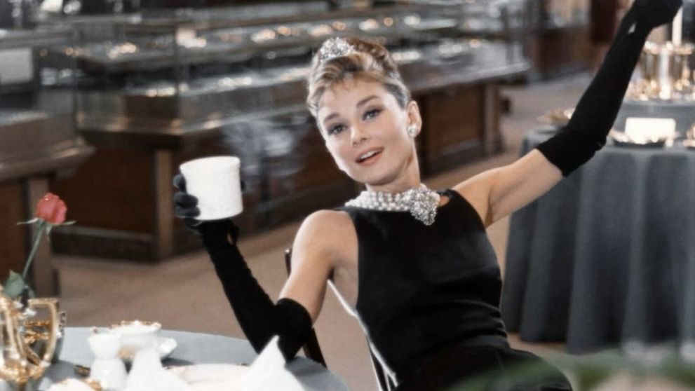 Cine este celebra actriță de la Hollywood care o va interpreta pe Audrey Hepburn într-un film despre „Breakfast at Tiffany’s”