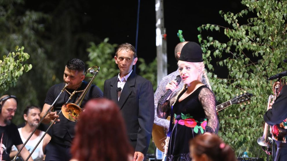 Loredana, show de proportii pentru gospodari si alesele lor. S-a lasat cu dans si multa distractie