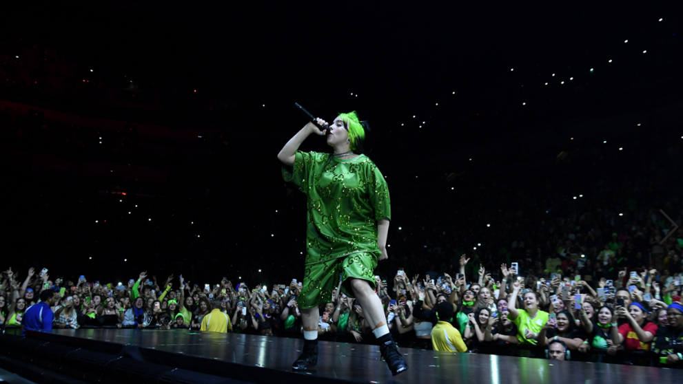 Billie Eilish susține că nimeni nu ar trebui să își asundă corpul pentru a evita hărțuirile