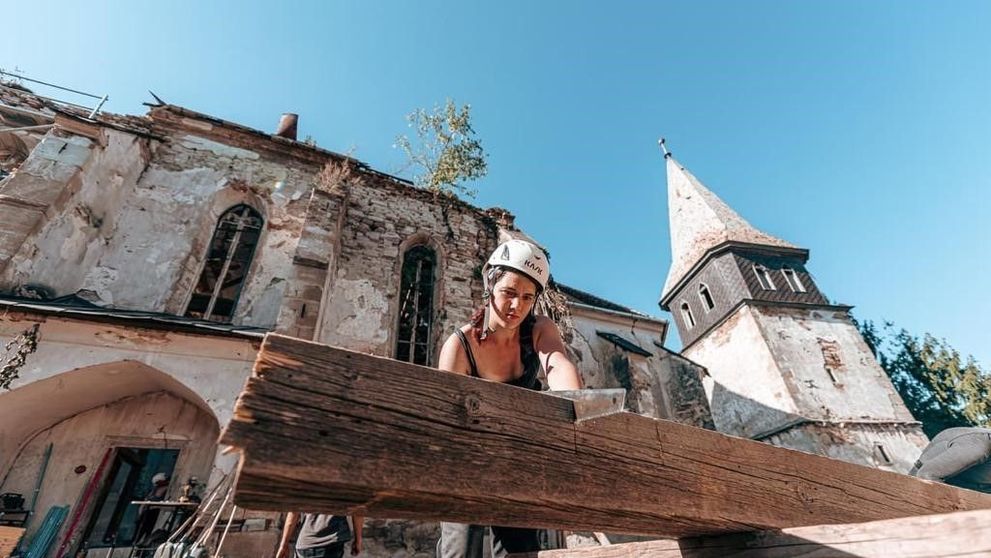 Paula Herlo si designerul Andreea Tincu fac echipă în sprijinul salvării patrimoniului arhitectural al României