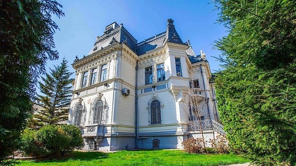 Fostul sediu al Ambasadei SUA la București, scos la vânzare pentru o sumă colosală. Cum arată palatul