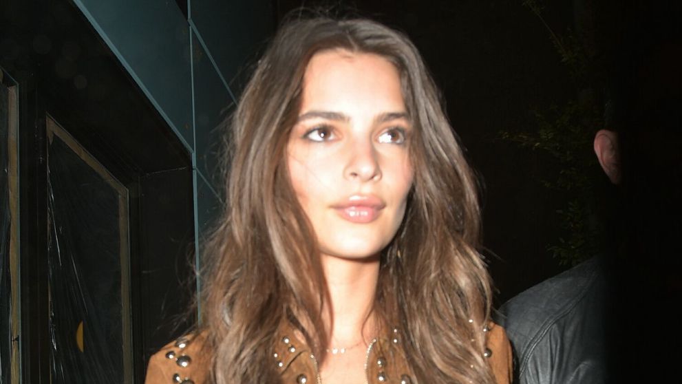E considerata femeia cu cel mai frumos bust natural, dar trebuie sa-i vezi abdomenul. Aparitie sexy pentru Emily Ratajkowski