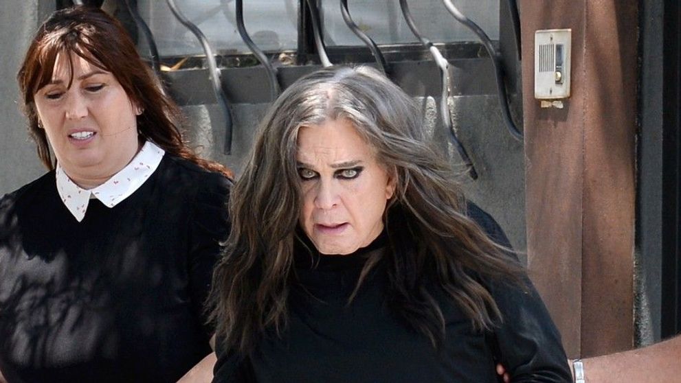 Ozzy Osbourne nu renunță la look-ul de bad boy nici la 73 de ani. Cum a apărut pe străzile din LA