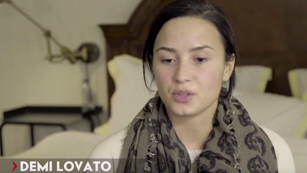 Fara machiaj, fara haine, fara retus. Demi Lovato a pozat nud pentru revista Vanity Fair