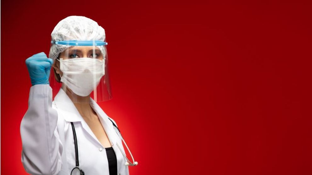 Un grup de tineri din Sălaj produce și distribuie gratis viziere pentru medici! Și ei ne ajută să #nefacembine
