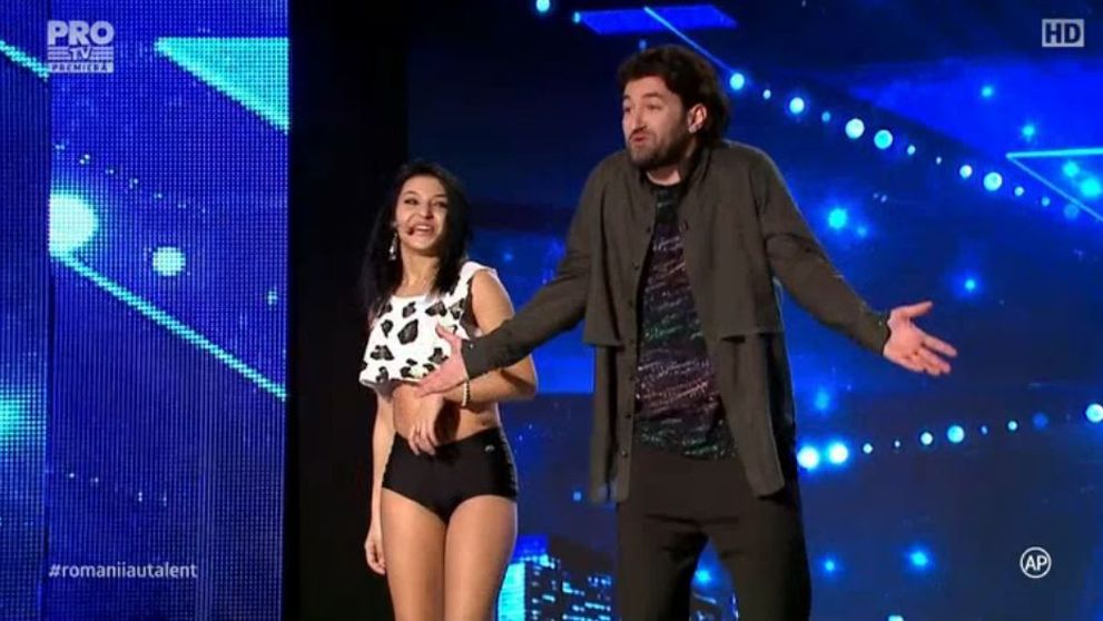 Si-a inceput momentul cu o piesa, dar nimeni nu a prevazut ce a urmat! Miley Cyrus ar fi invidioasa pe miscarile ei