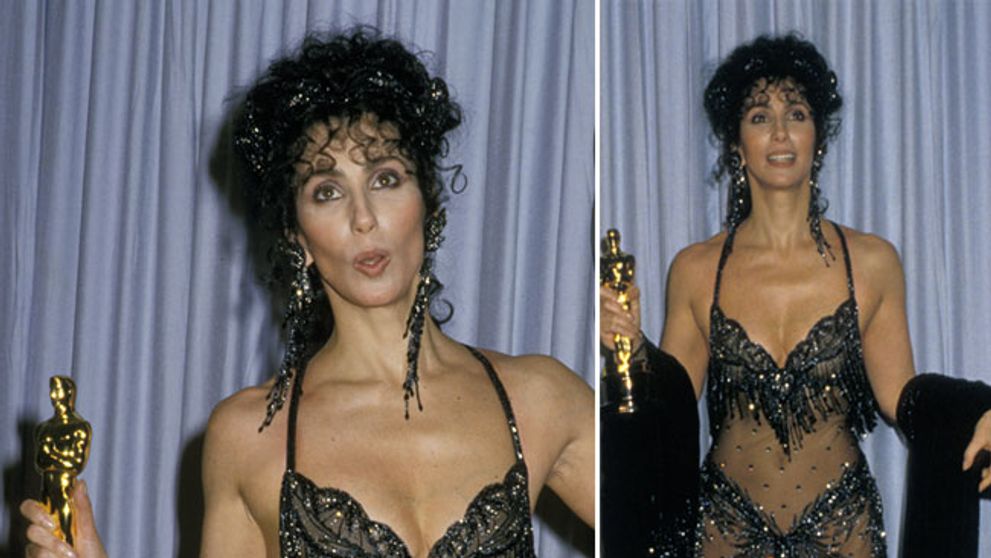 Rochii de Oscar: Cher, una din cele mai scandaloase aparitii din istorie. A aparut aproape goala pe covorul rosu