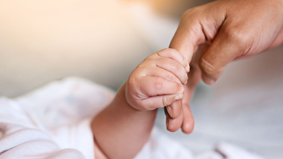 Caz șocant! Un tată și-a vândut bebelușul de 11 luni pe Facebook, fără acordul soției sale! Ce a putut să facă, apoi, cu banii: „Nu există nicio scuză!”