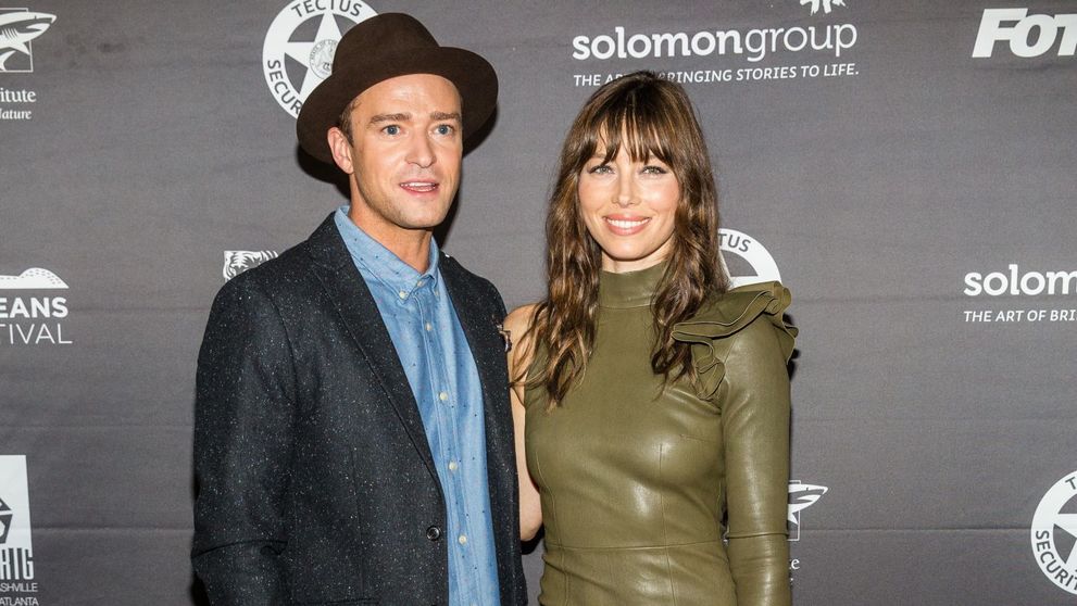 Formeaza unul dintre cele discrete cupluri de vedete. Cum au fost surprinsi Justin Timberlake si Jessica Biel, la plaja