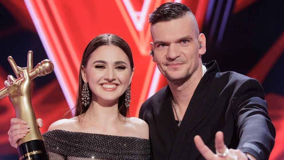 Aura Șova, din echipa lui Tudor Chirilă, este Vocea României! „Această variantă a întruchipat exact cumva descrierea pe care mi-a făcut-o Tudor - o păpădie în care sufli și ea nu se stinge niciodată”