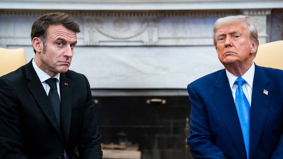 Casa Albă a dezvăluit boala de care suferă Donald Trump. Simptomele misterioase au apărut după ce a dat mâna cu Macron