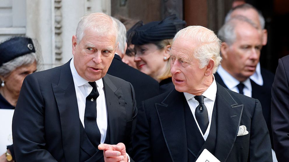 Situație fără precedent în Familia Regală! Nici regele, nici Palatul Buckingham nu au fost informați în prealabil despre arestarea lui Andrew. Ce se întâmplă acum
