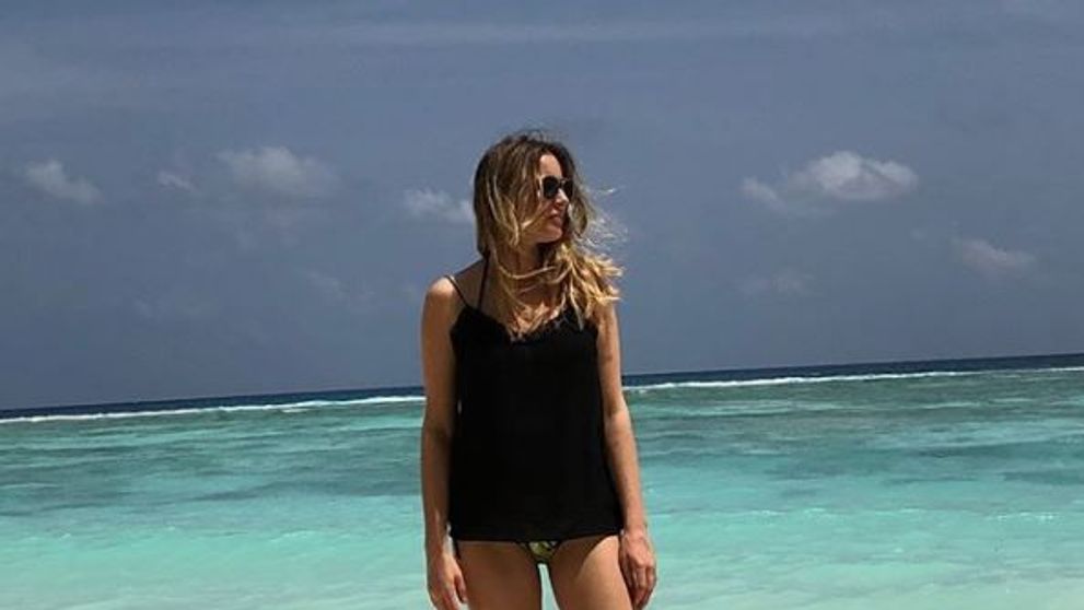 Laura Cosoi, superba si cu burtica. Cum arata vedeta in costum de baie, in luna a patra de sarcina