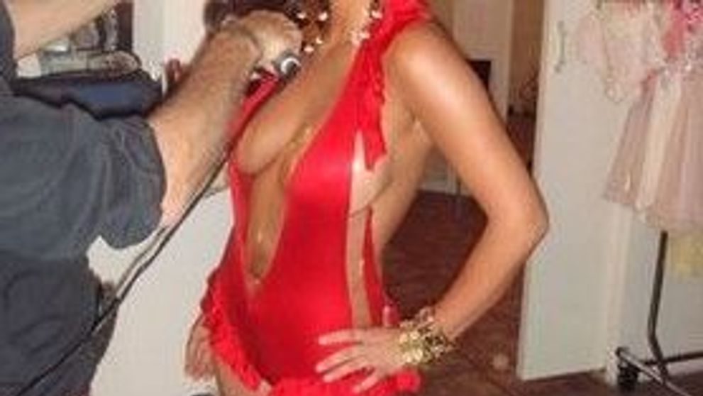 ASA arata una dintre cele mai focoase brunete la<span style=