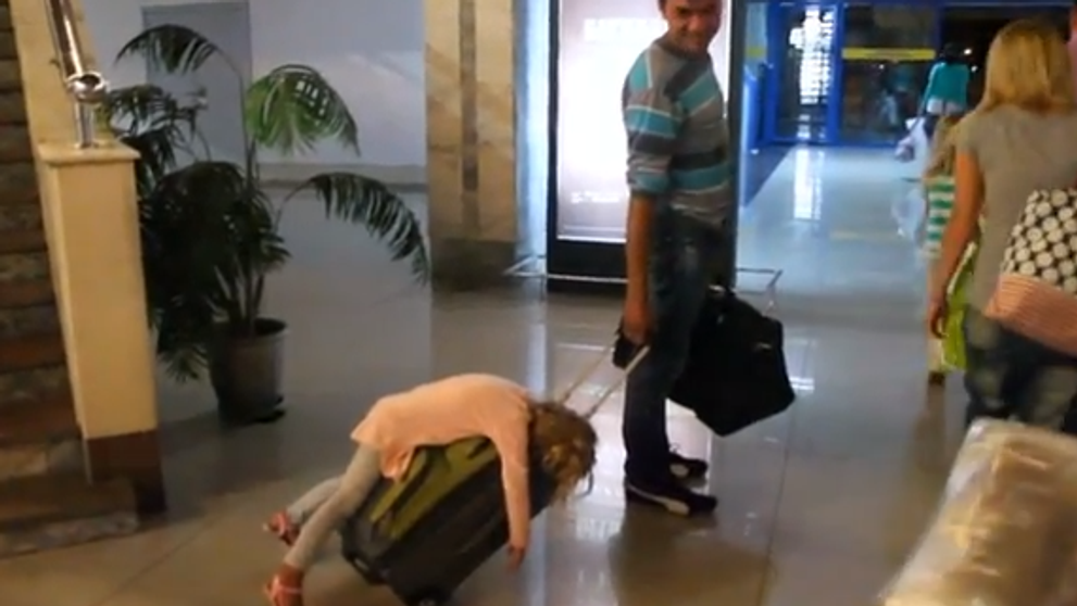 Un clip filmat in Bulgaria face senzatie pe YouTube. Ce se intampla in acest aeroport