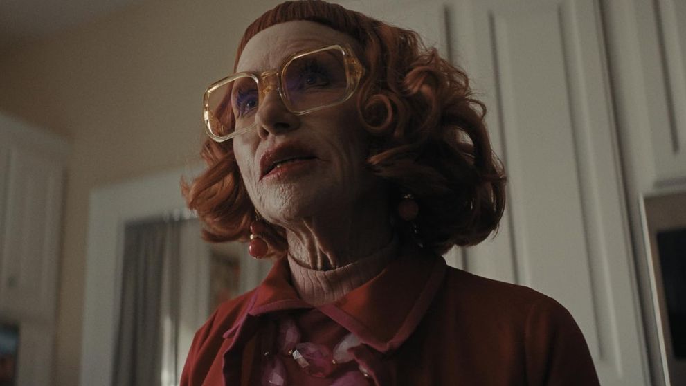 Ea este actrița care a fost transformată total pentru rolul care i-a adus primul Oscar din carieră. Are 75 de ani și este soția unui actor celebru