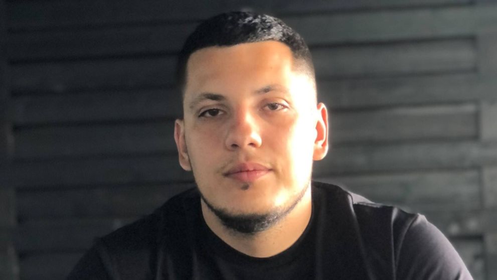 Ce se întâmplă acum cu Gabriel, băiatul care a fost stropit cu acid de baterie la Călărași, în urmă cu un an. Mama tânărului, apel disperat: „Este mult prea tânăr pentru a rămâne prizonier într-o cameră întunecată, nevăzător și neputincios”