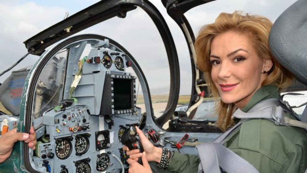 Prima femeie din Romania care va zbura civil cu aeronava MIG21 Lancer: <span style=