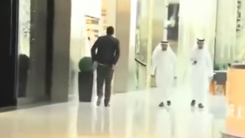 Si-a scapat portofelul pe strada, iar ce a urmat e o lectie de viata. Reactia trecatorilor din Dubai la vederea obiectului pierdut