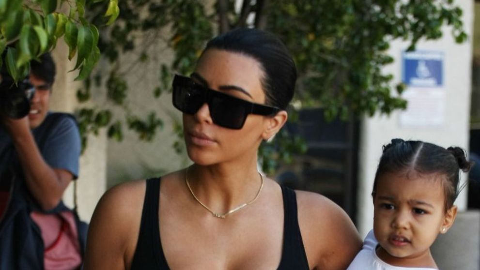 Prima fotografie cu baietelul lui Kim Kardashian. Cum arata micutul Saint West