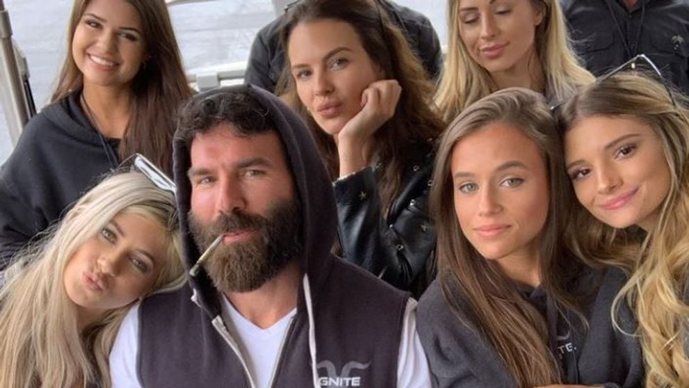 O fostă iubită a lui Dan Bilzerian spune adevărul despre stilul de viață al celui numit “Regele Instagramului”