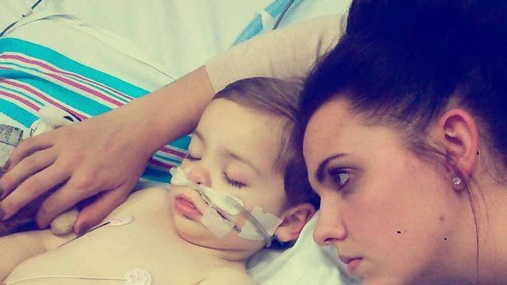 Si-a pierdut baietelul de 2 ani, iar apoi a facut un lucru cu adevarat emotionant. Gestul unei mame te va lasa fara cuvinte