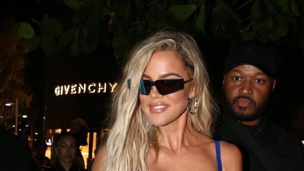 Arată așa, dar e singură de un an de zile. Khloe Kardashian, apariție irezistibilă în public